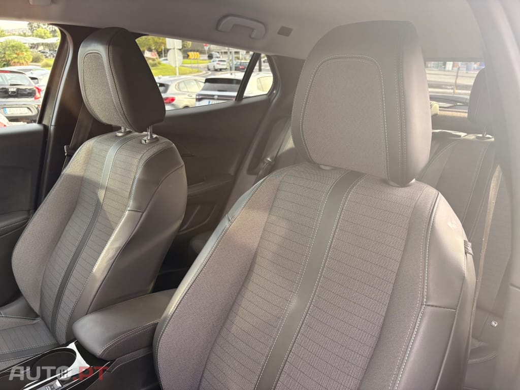 Peugeot 2008 1.5 BlueHDi Allure Pack