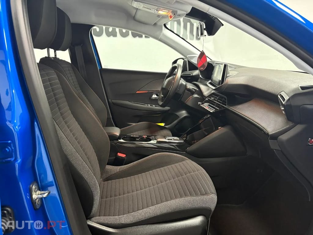 Peugeot e-208 50 kWh Active Pack — fotografia 17