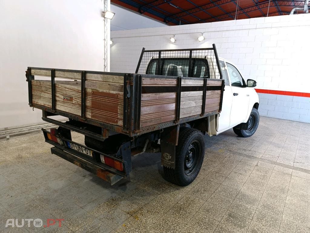 Toyota Hilux 2.4 D-4D 2WD CD