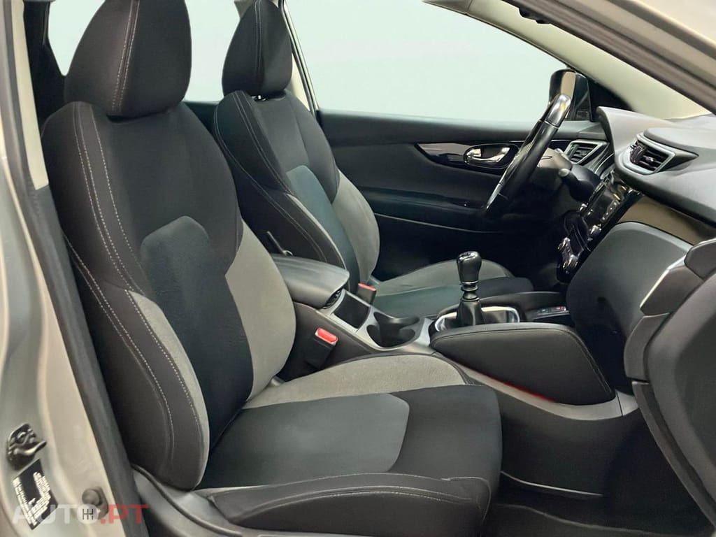 Nissan Qashqai 1.3 DIG-T N-Connecta J18