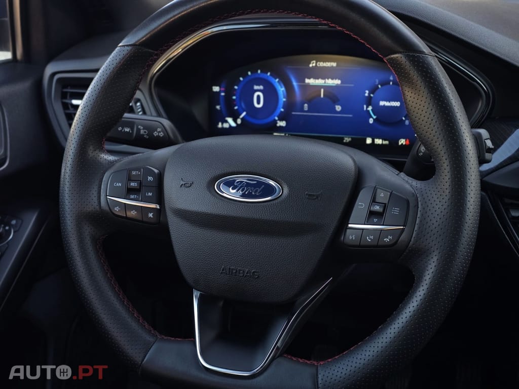Ford Focus 1.0 EcoBoost Hybrid ST-LINE