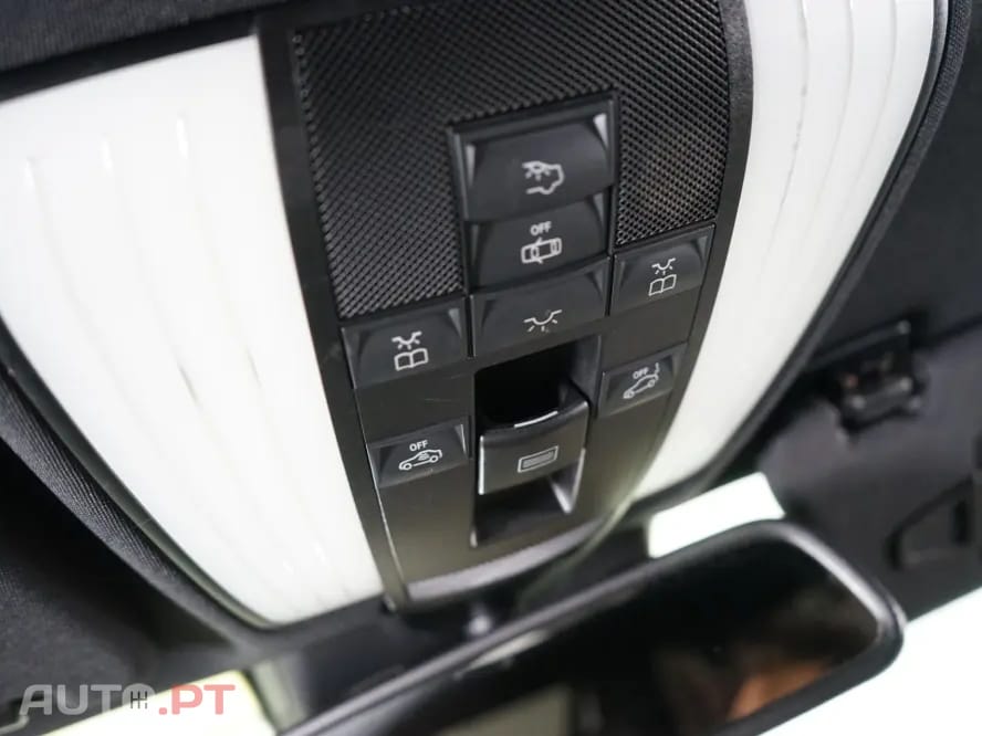 Mercedes-Benz E 220 CDi Avantgarde BlueEfficiency Auto