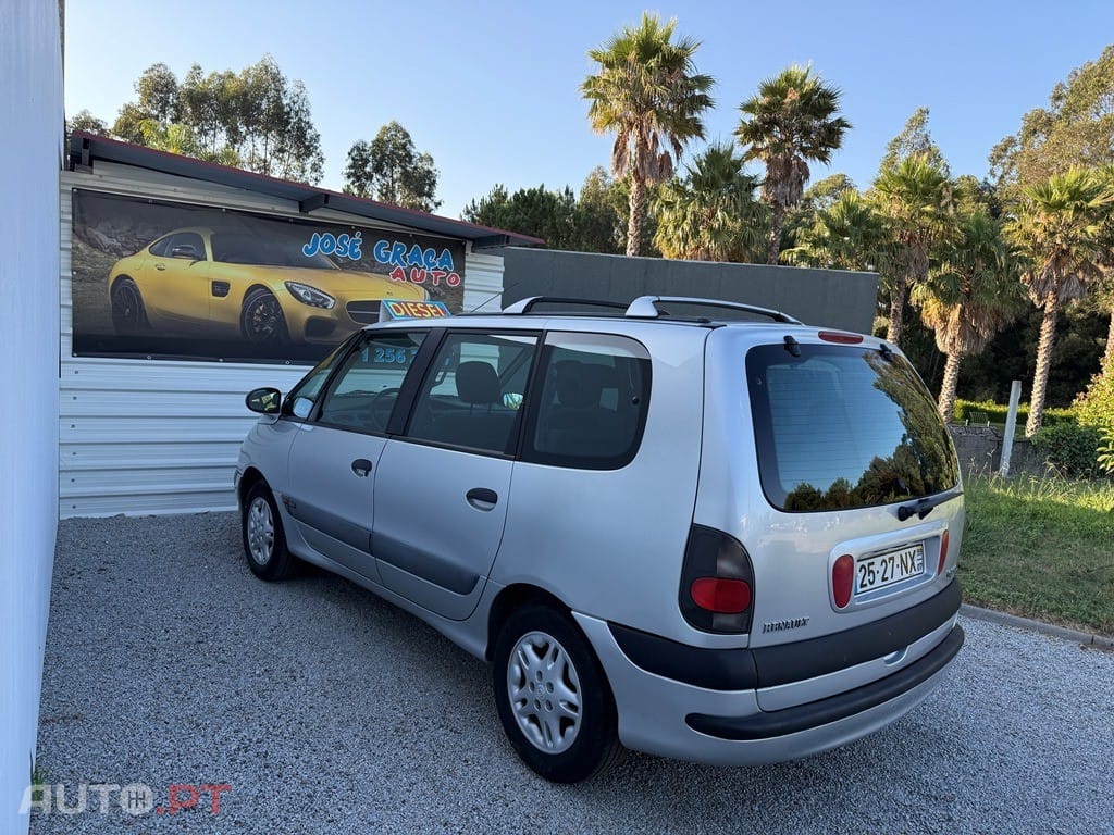 Renault Grand Espace RT 2.2 dT