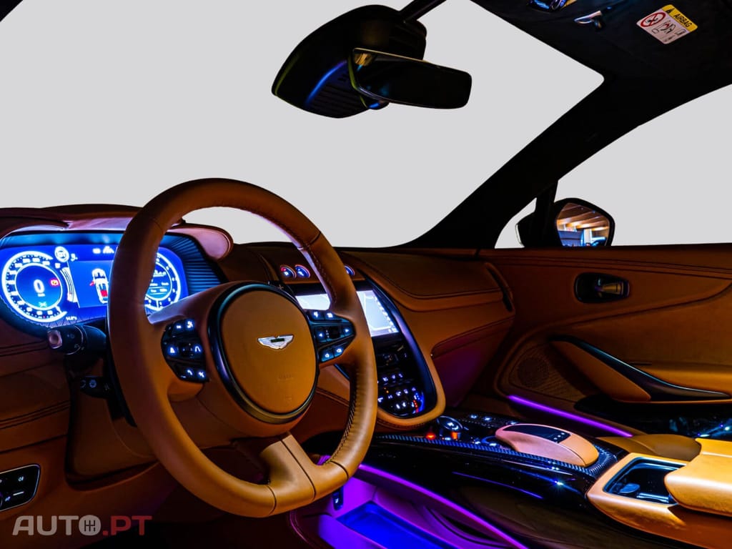 Aston Martin DBX 707