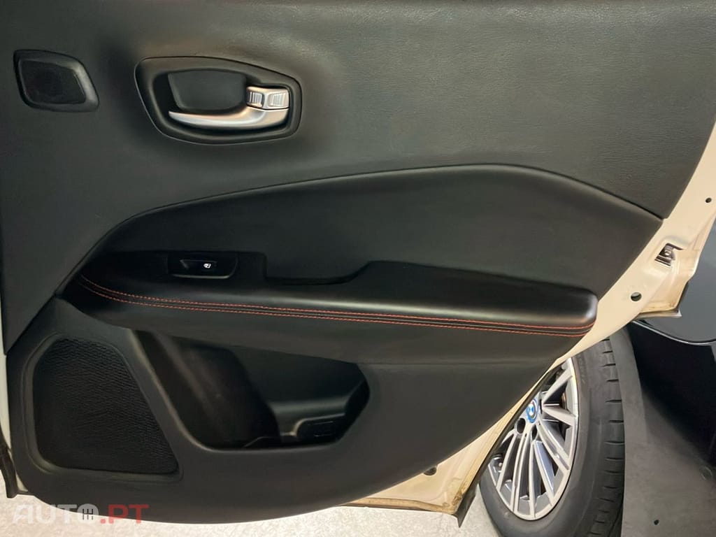 Jeep Compass 1.3 TG Trailhawk