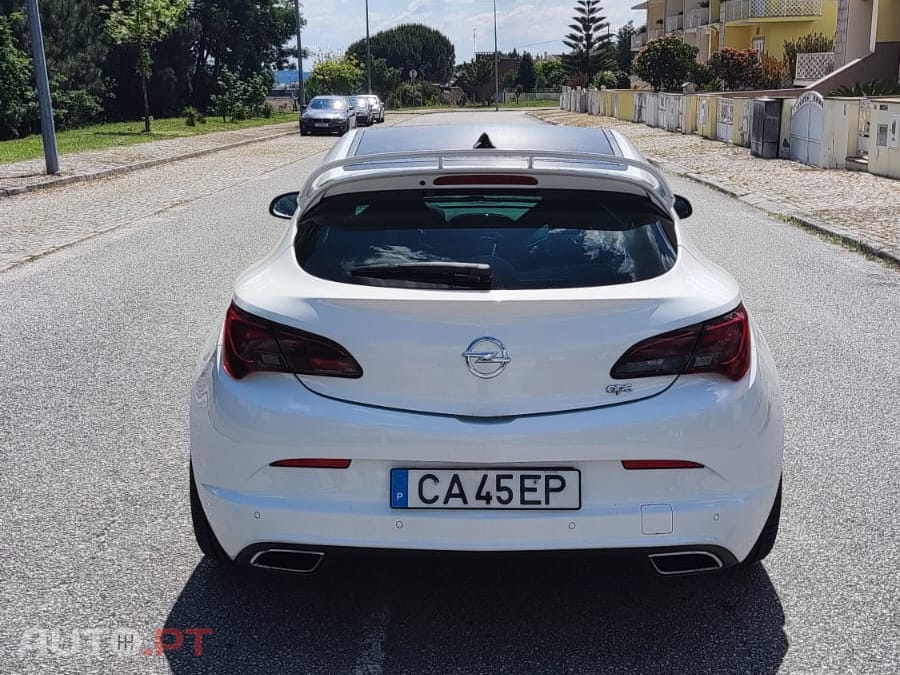 Opel Astra GTC OPC