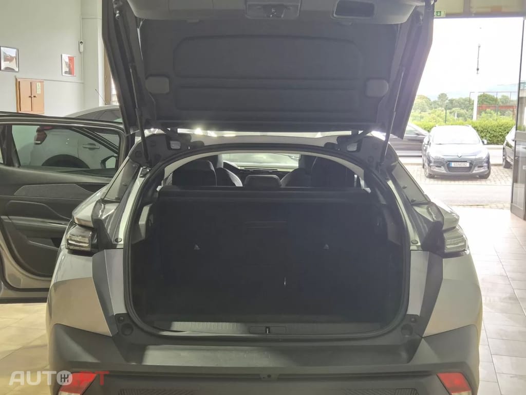 Peugeot 408 1.2 Hybrid Allure e-DCS6