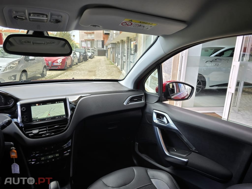 Peugeot 2008 1.2 PureTech Allure