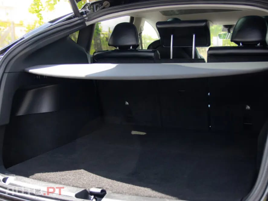 Tesla Model Y Outro