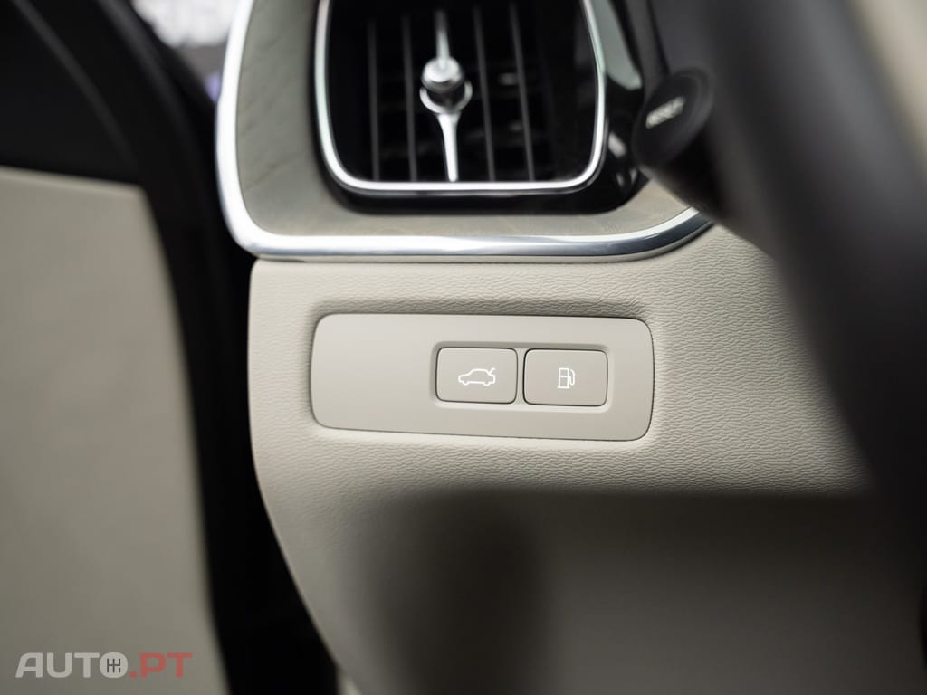 Volvo XC60 2.0 T6 PHEV Plus Bright AWD