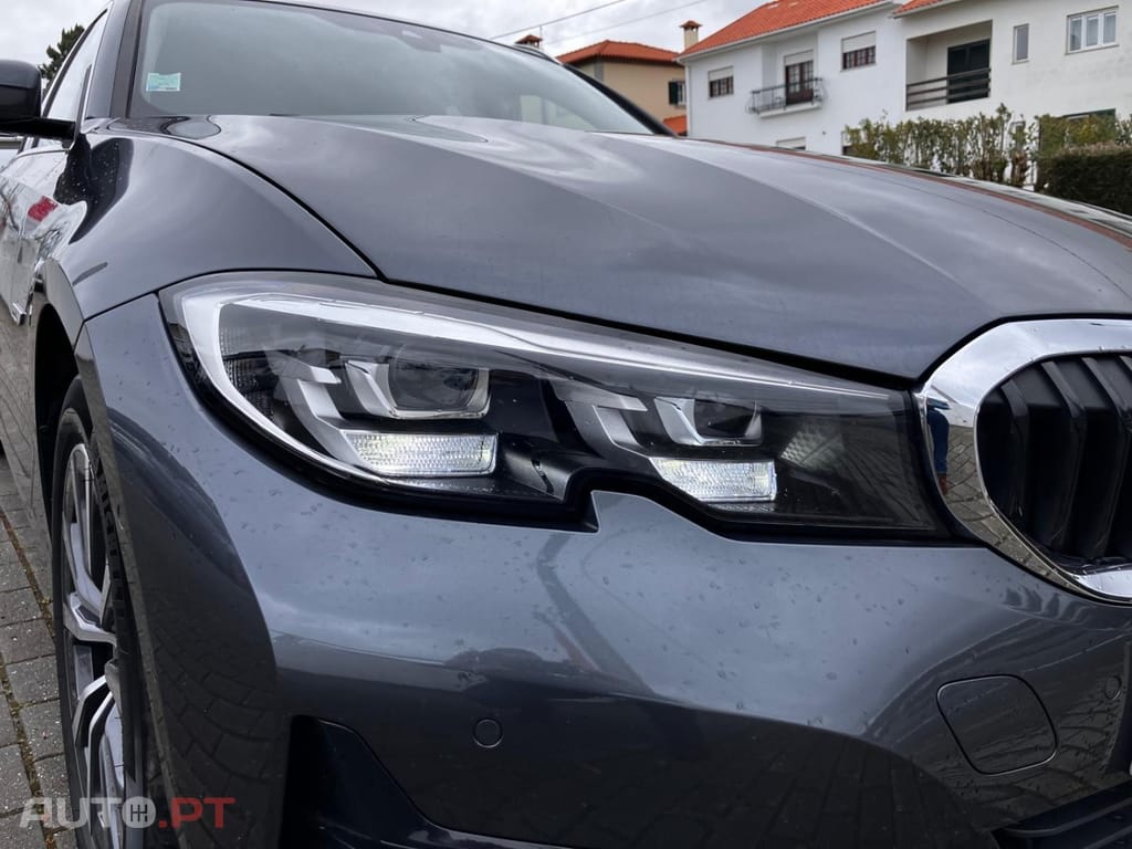 BMW 330 e Touring Auto