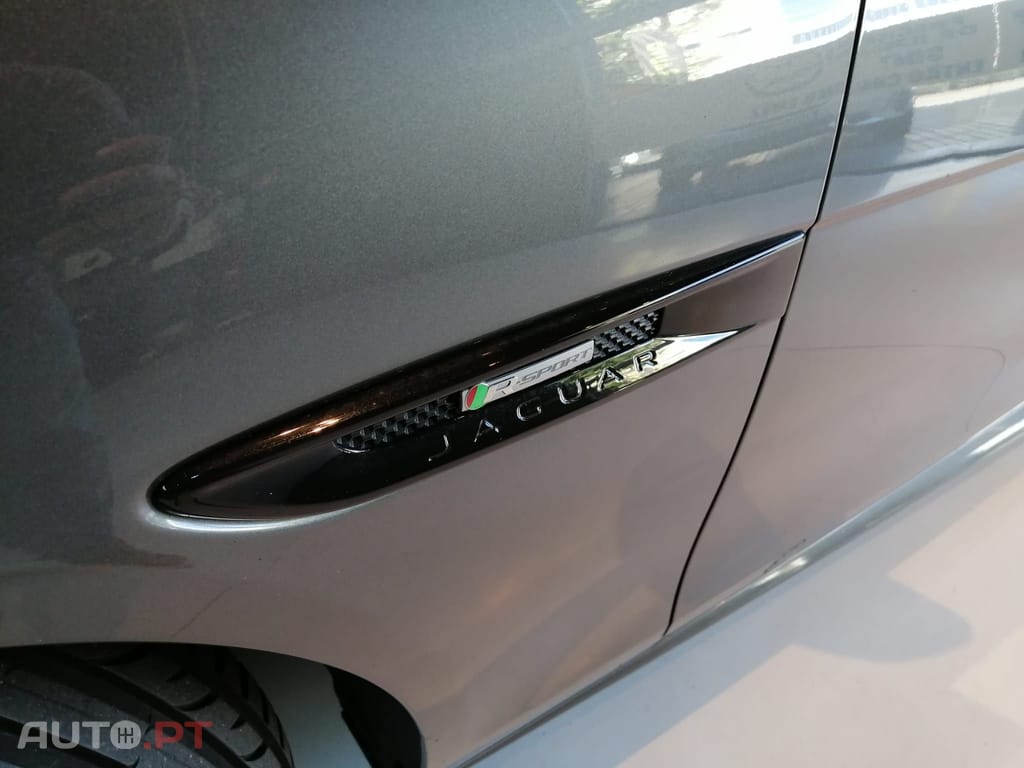 Jaguar XE 2.0D R-SPORT 180CV 