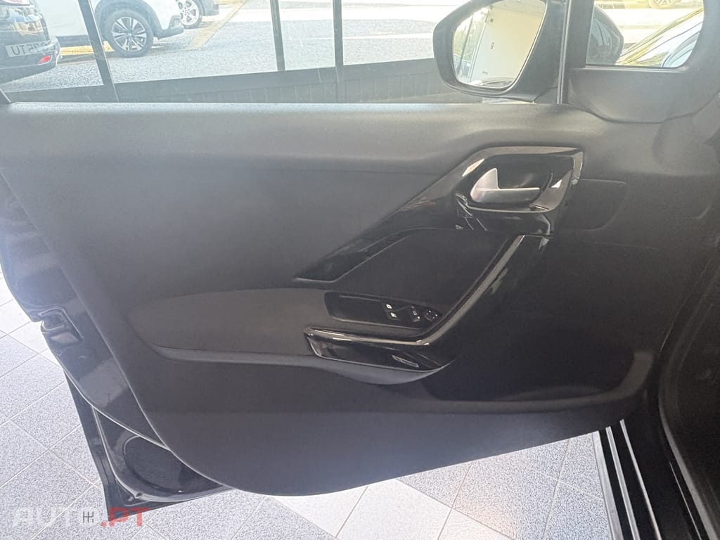 Peugeot 208 1.2 PureTech Signature