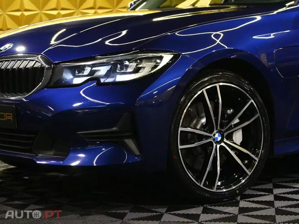 BMW 330 e Line Luxury Auto