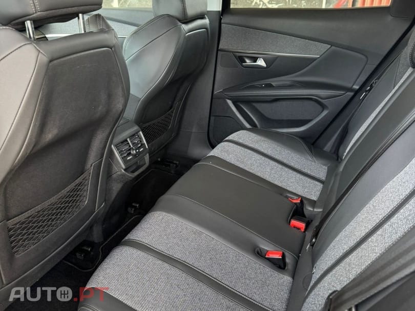Peugeot 3008 1.5 BlueHDi Allure EAT8
