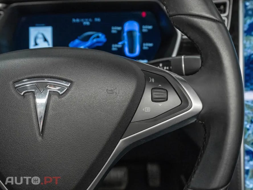 Tesla Model S 75