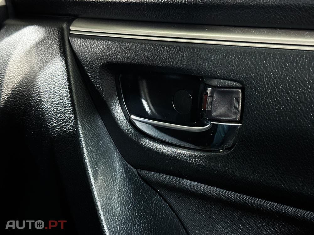 Toyota Corolla 1.4 D-4D Exclusive +Navi MM