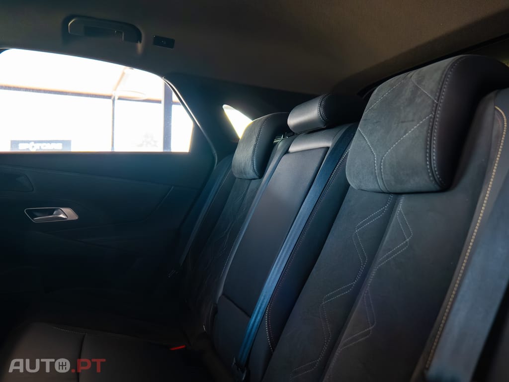 DS DS7 Crossback E-Tense Performance Line EAT8