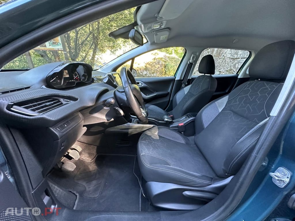 Peugeot 2008 1.6 e-HDi Active