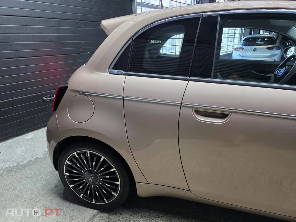 Fiat 500e La Prima