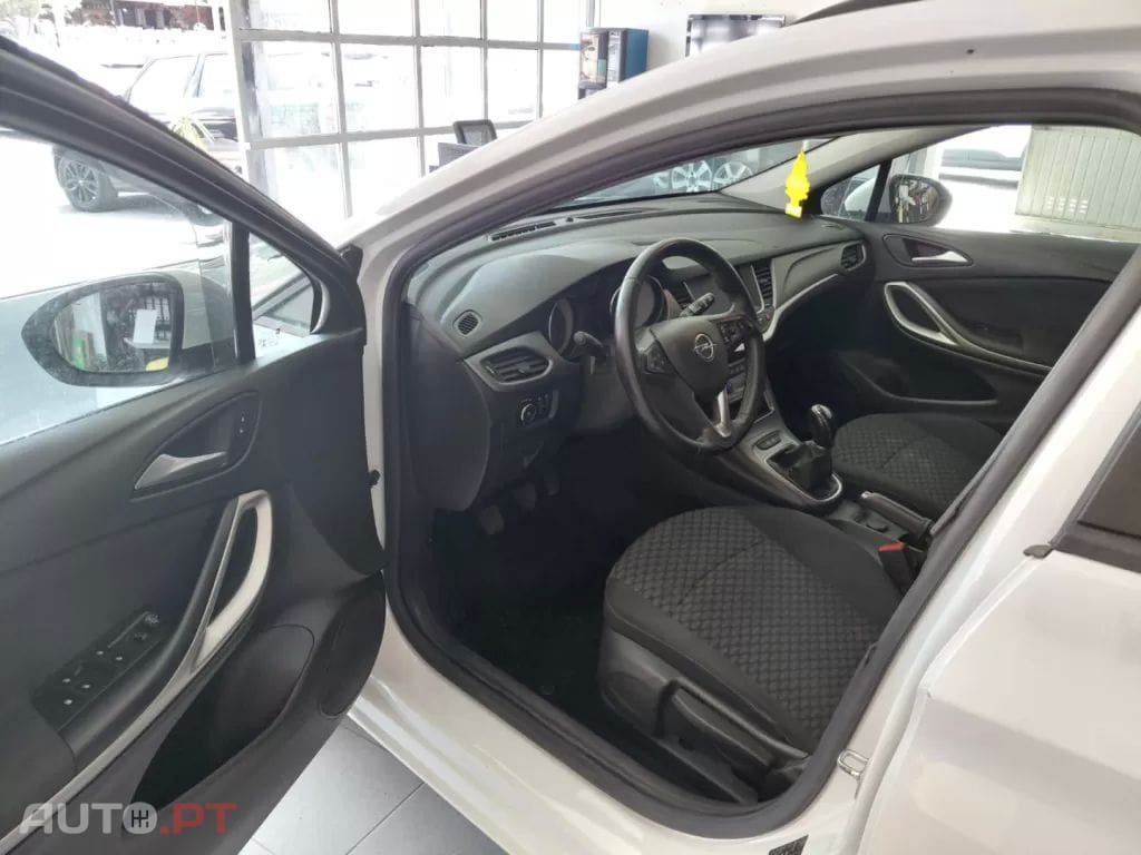 Opel Astra Sports Tourer 1.2 Turbo Business Edition