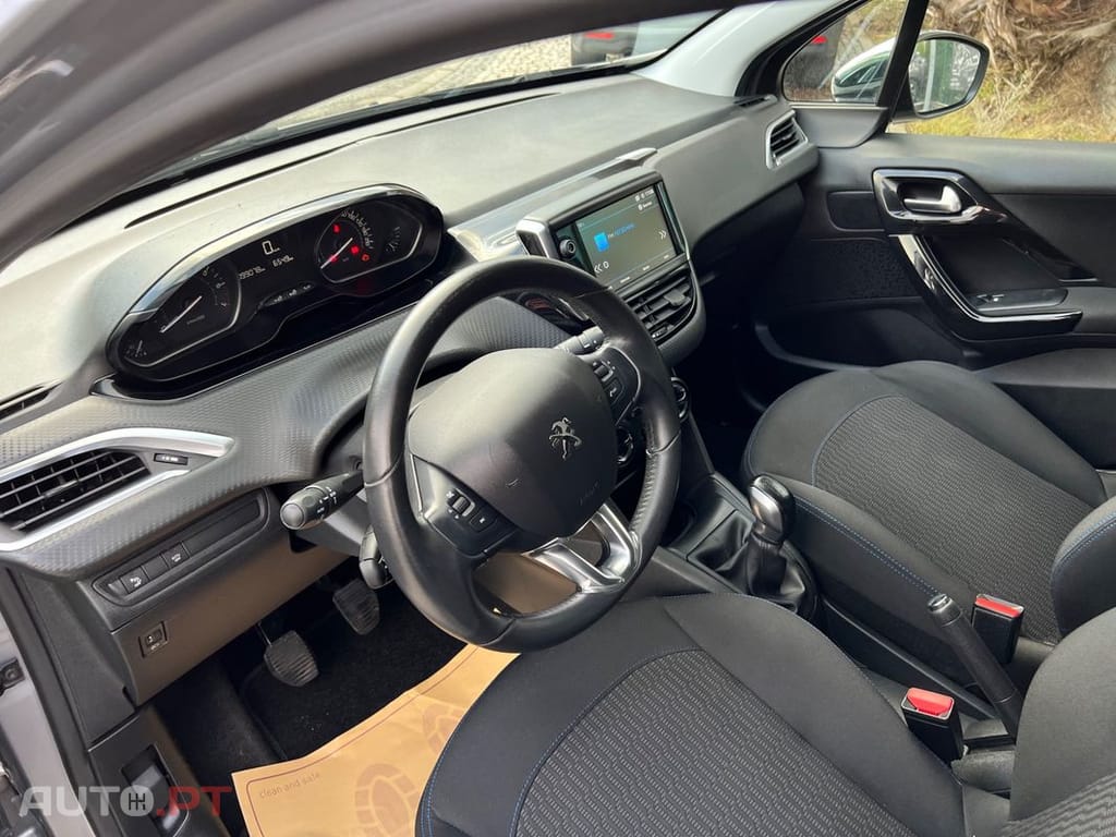 Peugeot 208 1.2 PureTech Signature