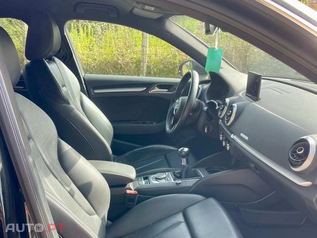 Audi A3 Sportback S-LINE