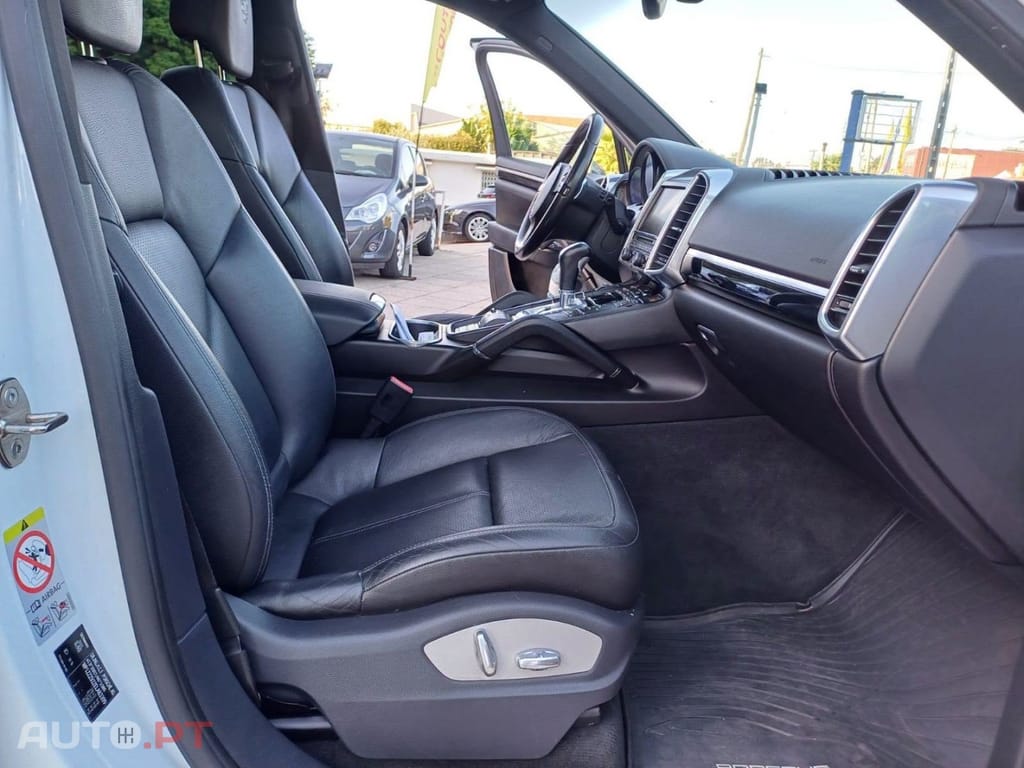 Porsche Cayenne Platinum Edition — fotografia 11