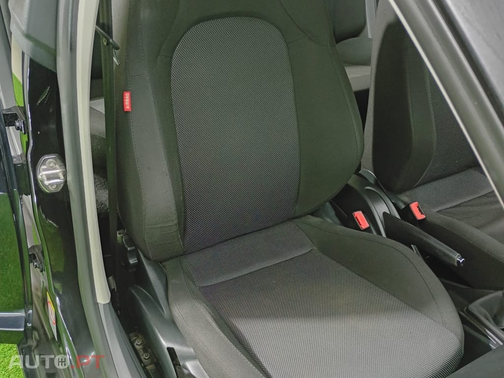 SEAT Ibiza 1.6 TDI Reference — fotografia 36