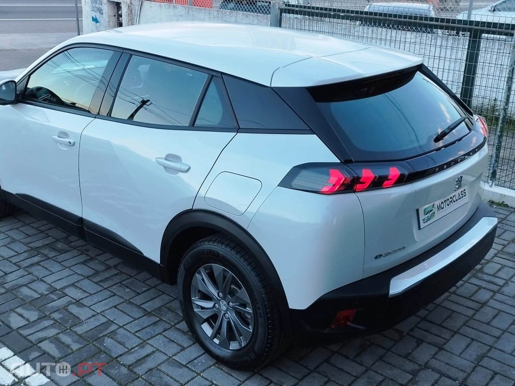 Peugeot E-2008 50 kWh Allure Pack