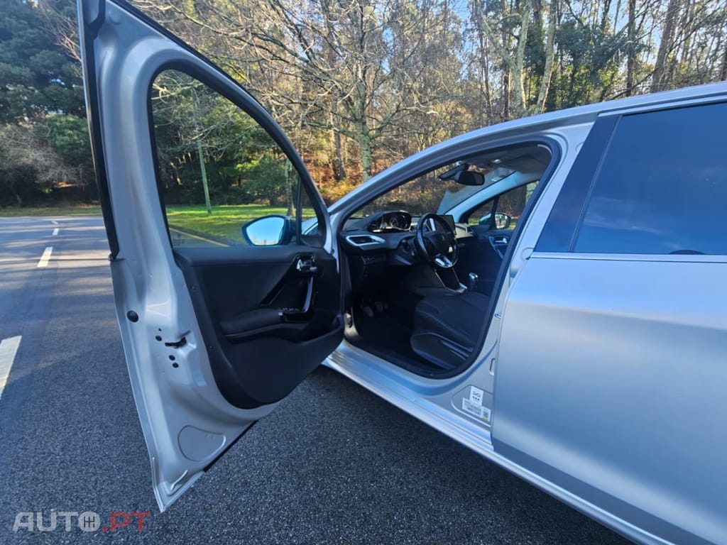 Peugeot 208 Blue-HDi 100 Stop&Start Allure