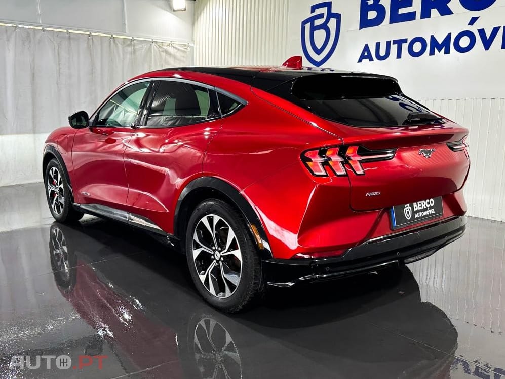 Ford Mustang Mach-E AWD PREMIUM