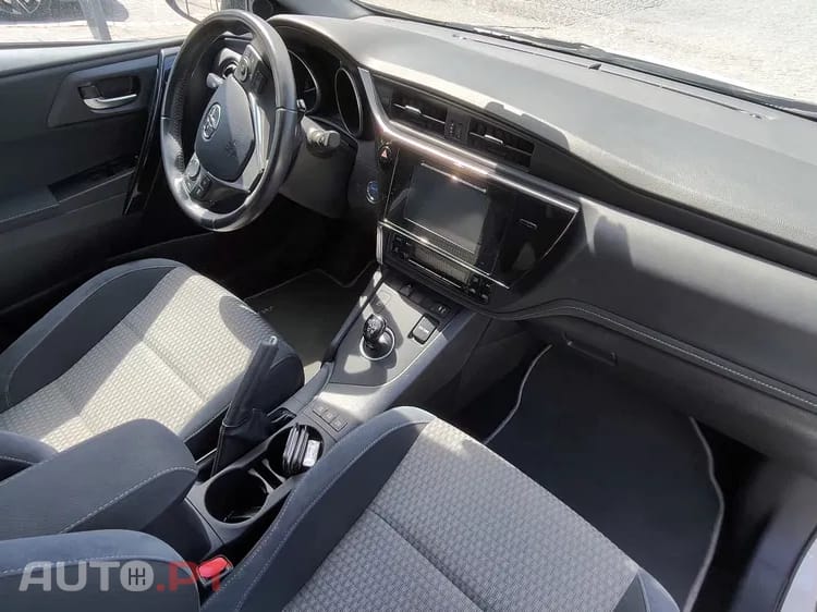 Toyota Auris 1.8 HSD Confort Pack Style CVT