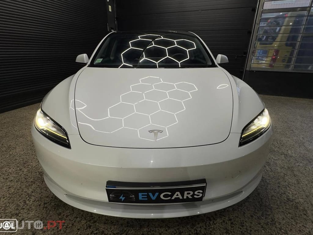 Tesla Model 3 Tração Traseira