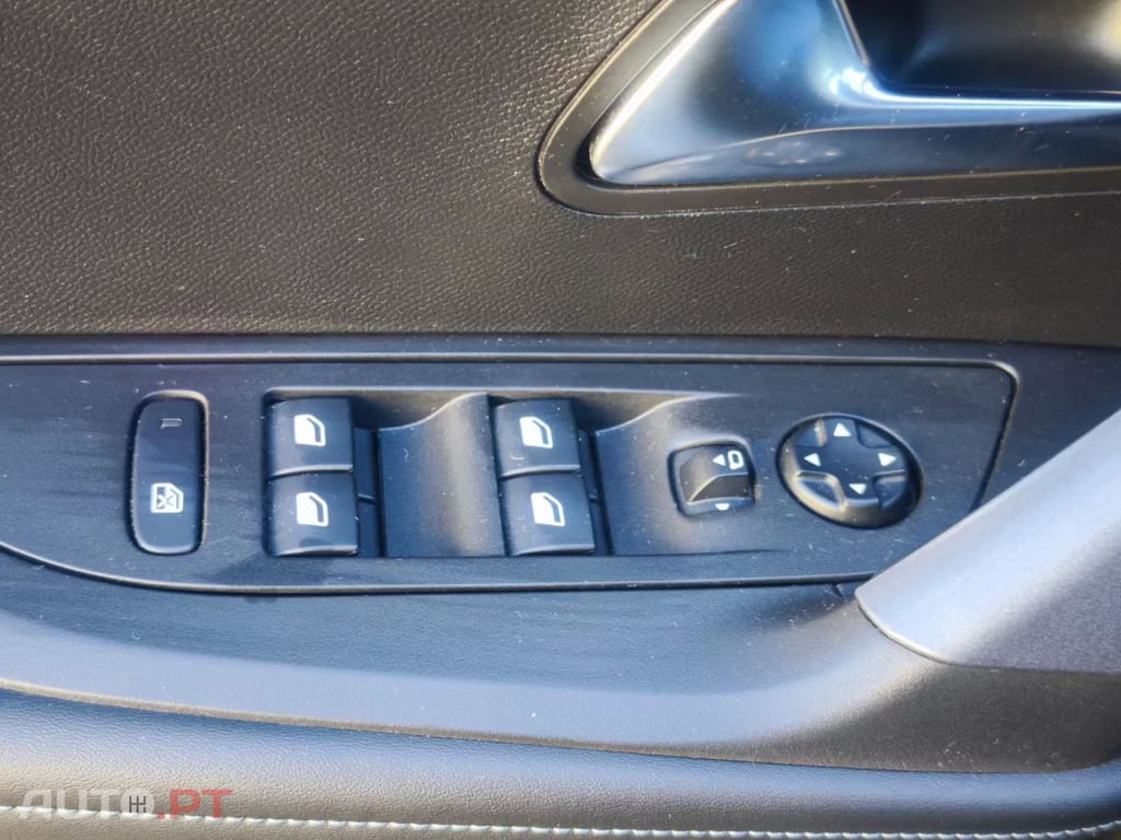 Peugeot E-2008 50 kWh Allure Pack