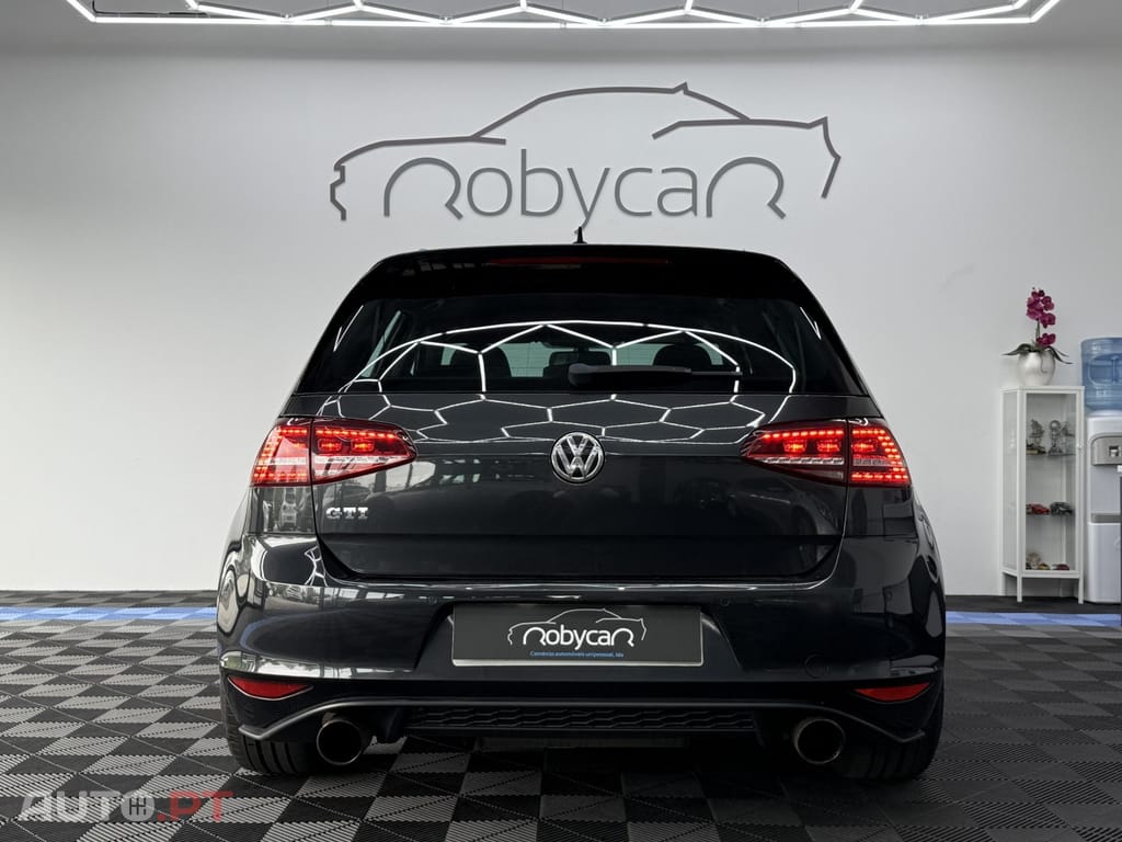 Volkswagen Golf 2.0 TSI GTI DSG