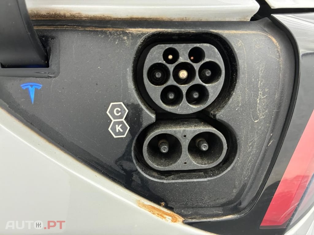 Tesla Model Y Long Range Dual Motor AWD