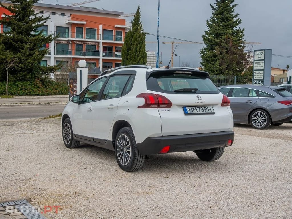 Peugeot 2008 PureTech 110 GPF Stop&Start EAT6 Signature