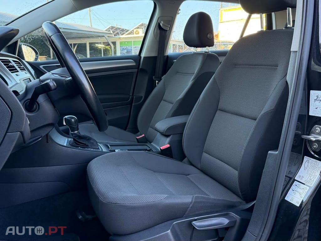 Volkswagen Golf 1.6 TDI Confortline DSG