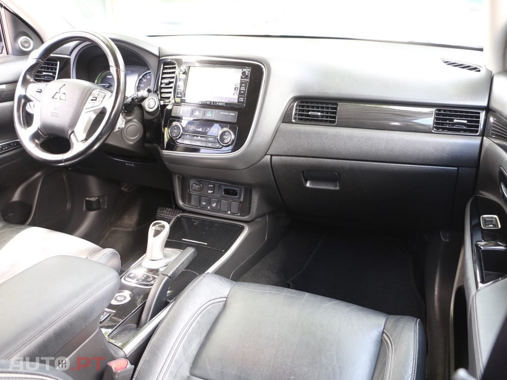 Mitsubishi Outlander 2.0 MIVEC Instyle Navi+