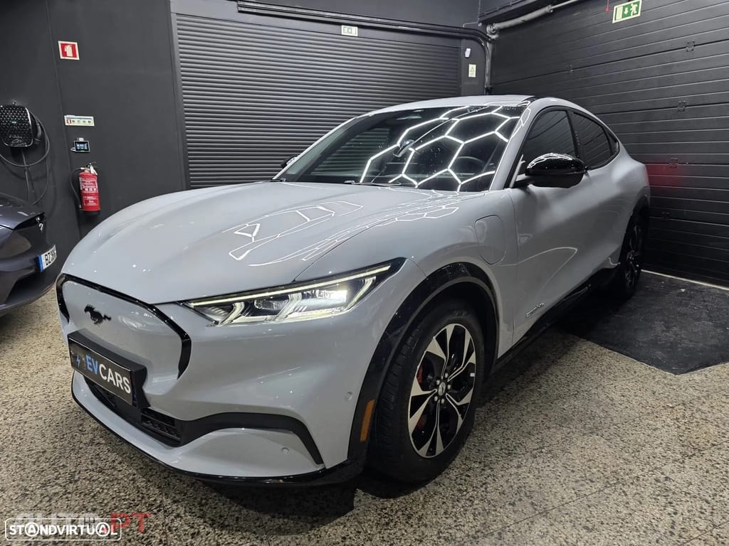 Ford Mustang Mach-E AWD PREMIUM