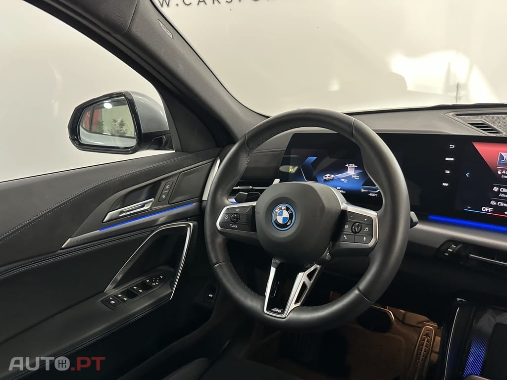 BMW iX2 eDrive20 Pack Desportivo M
