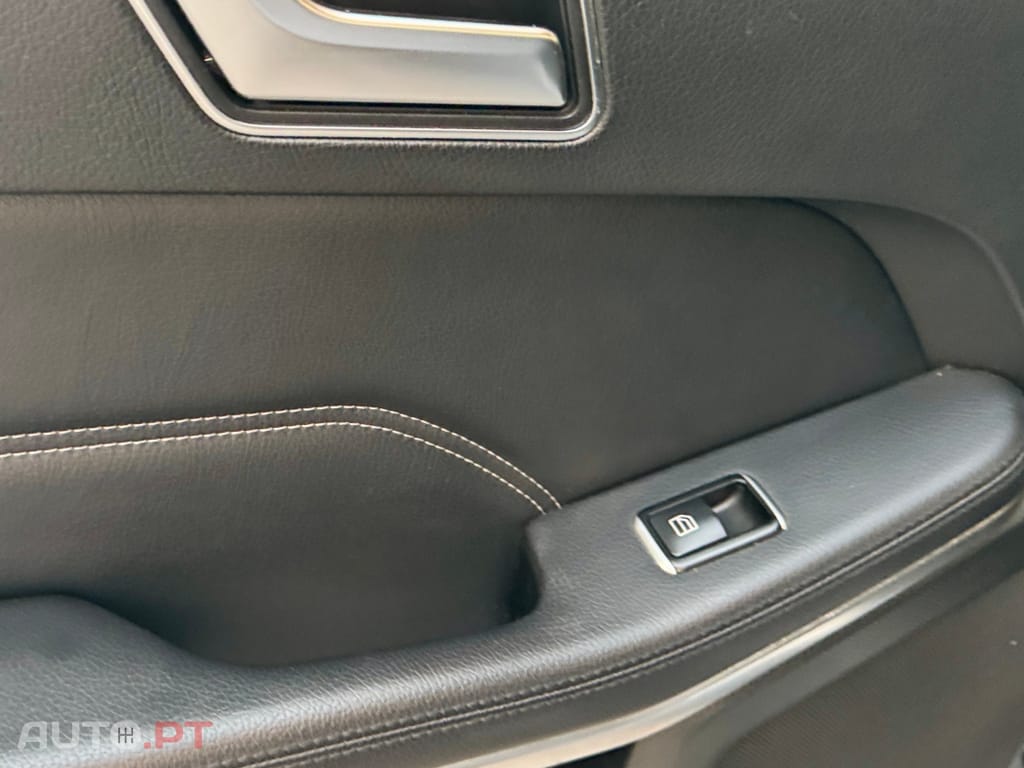 Mercedes-Benz E 300 BlueTEC Hybrid Avantgarde