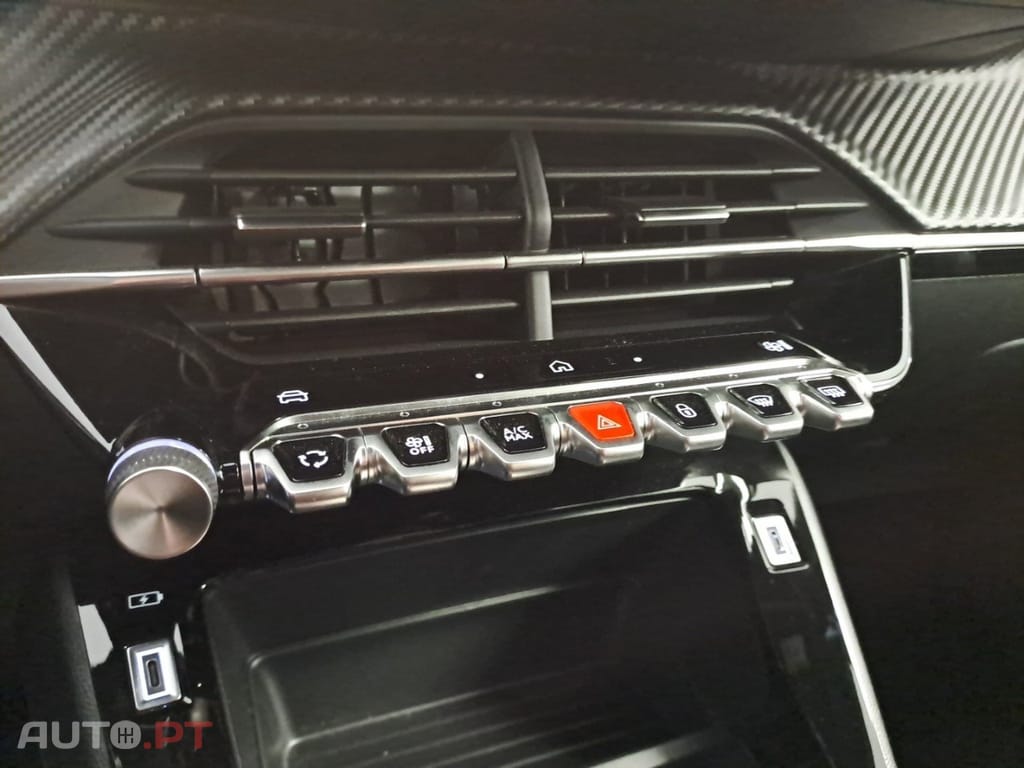 Peugeot E-2008 Active