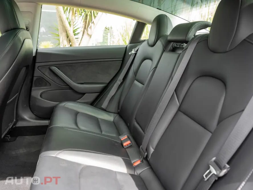 Tesla Model 3 Long-Range Dual Motor AWD — fotografia 14