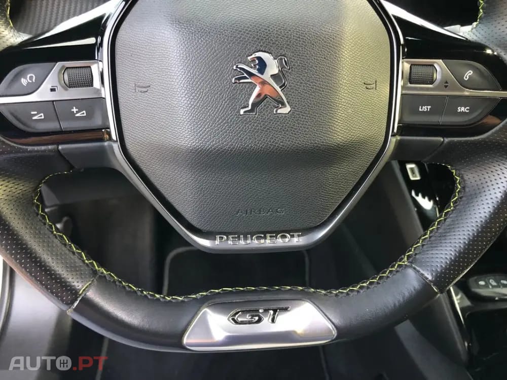 Peugeot E-2008 GT+