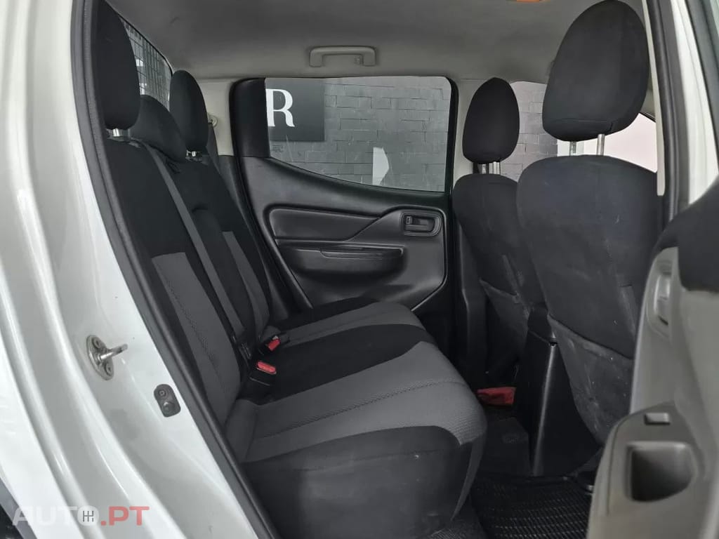 Mitsubishi L200 2.4 DI-D CD Invite 4WD