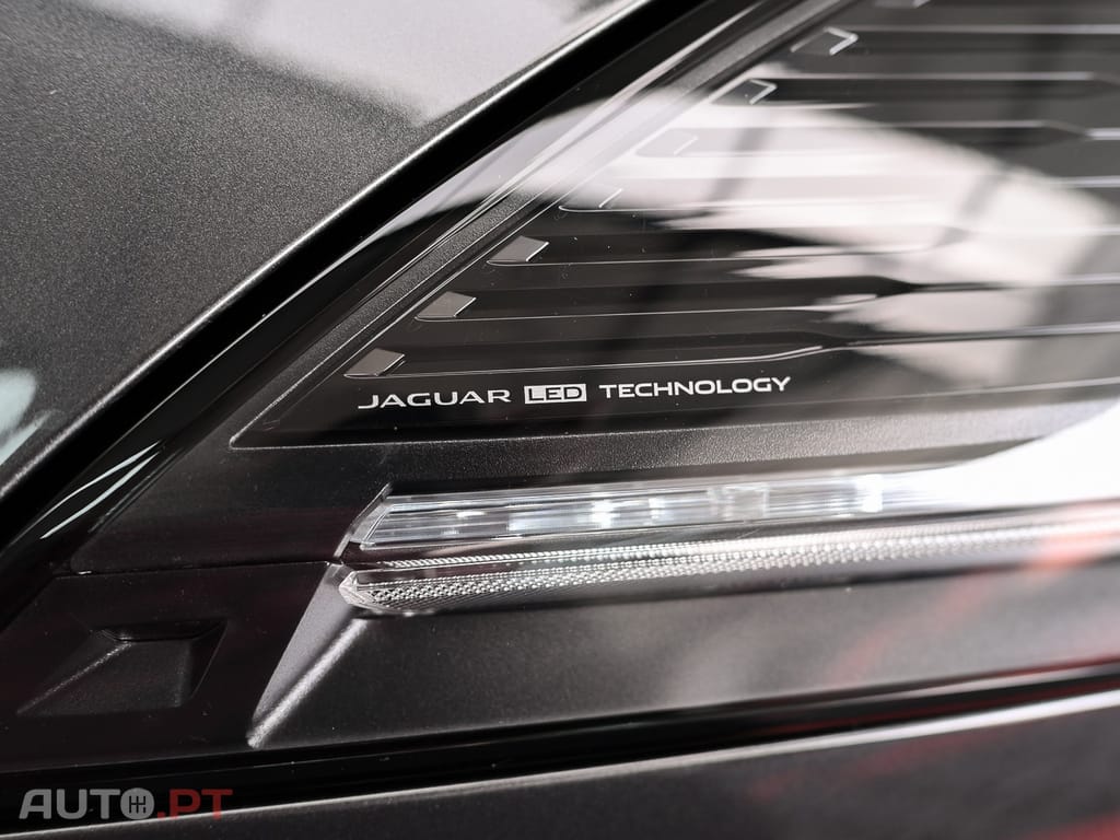 Jaguar F-Type 2.0 i4 Chequered Flag