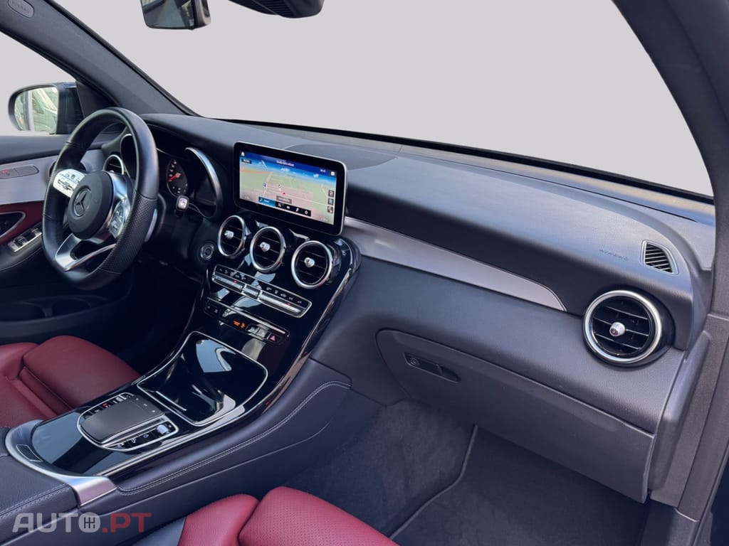 Mercedes-Benz GLC 300 I.V.A DEDUTÍVEL de 4Matic AMG
