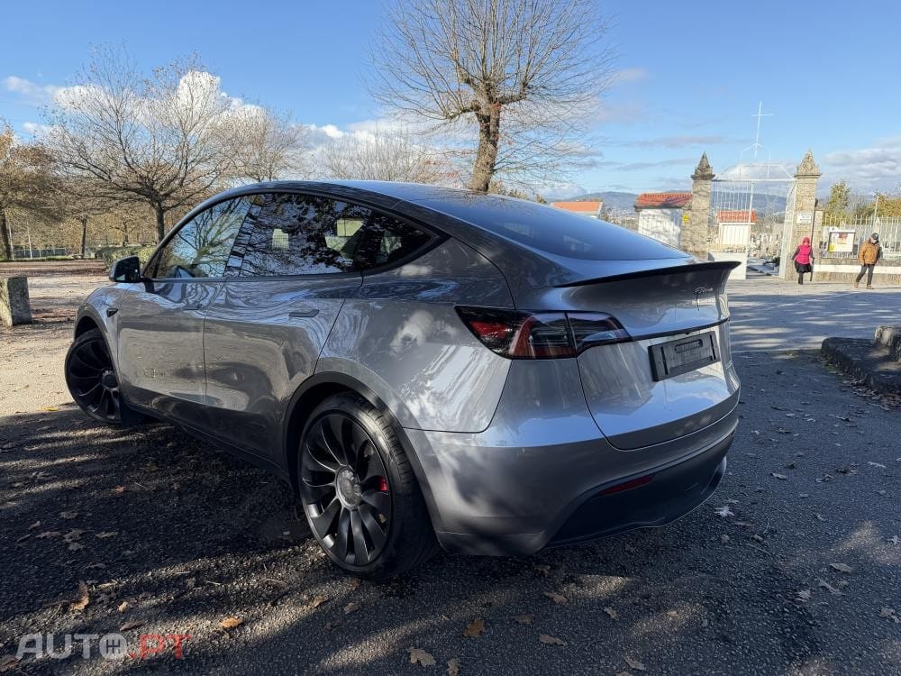 Tesla Model Y Performance Dual Motor AWD